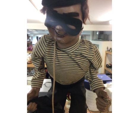 A automaton figure in the form of a robber.
