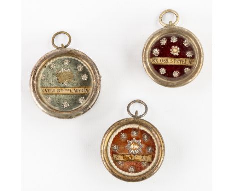 Three sealed theca with relics for the Apostles Peter, Paul and The Virgin Mary.Relics for:Ex Oss. S. Petri, ap. - From the b