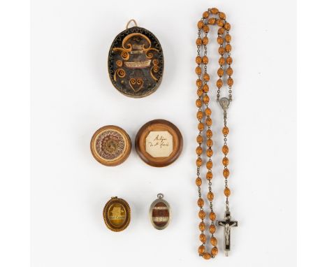 A Rosary with Reliquary Crucifix and 4 Theca with Relics.1. Rosary with reliquary crucifix, with relics forAgnus DeiSaint Con