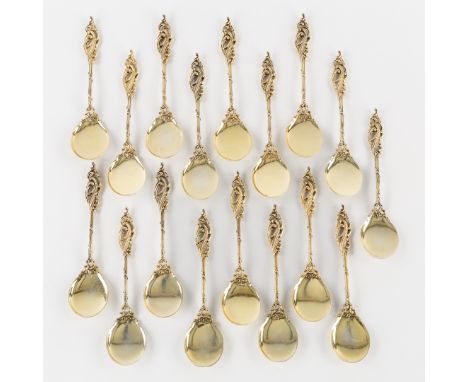 Wolfers Frères, a Set of 17 Vermeil Ice Cream Spoons, Louis XV style, Germany. Silver.Gilded silver ice cream spoons, Louis X