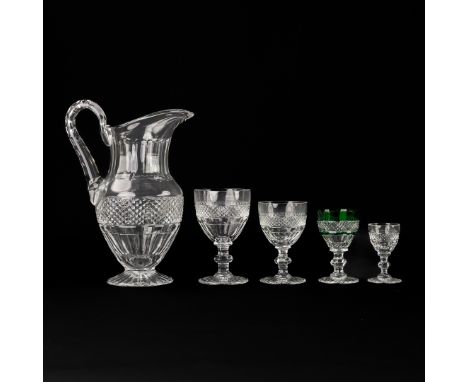 Saint Louis 'Trianon', a 49-piece glass service.12 water glasses - 13,8 cm.12 Red Wine - 12 cm12 white wine - 10,8 cm12 port 