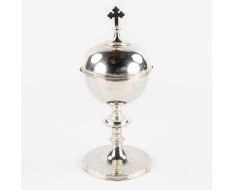 Jean Baptiste Van Damme (1863-1917), Bruges, a Silver Ciboria in Gothic Revival Style. Circa 1900. Silver.Silver.Marked: Jean