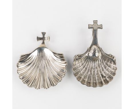 Two baptismal bowls in a Shell Shape, Silver. Spain. 20th century.1.Marked with a Star, Spain. 915/1000.Marked with a letter 