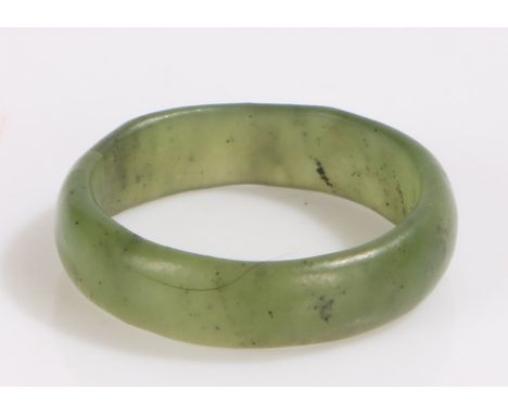 Chinese jade ring, with a rounded outer edge, 20mm diameter 