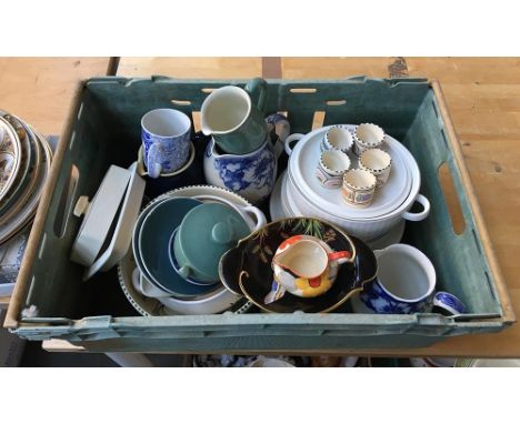 A mixed lot to include Honiton Pottery egg cups, fruit bowl and vase; Poole Pottery; Denby; Royal Worcester; Spode; Gray's Po