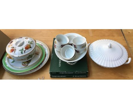 A mixed lot of ceramics to include Wedgwood (shape 225), Royal Worcester tureen and ramekins, two boxed sets of Portmeirion p