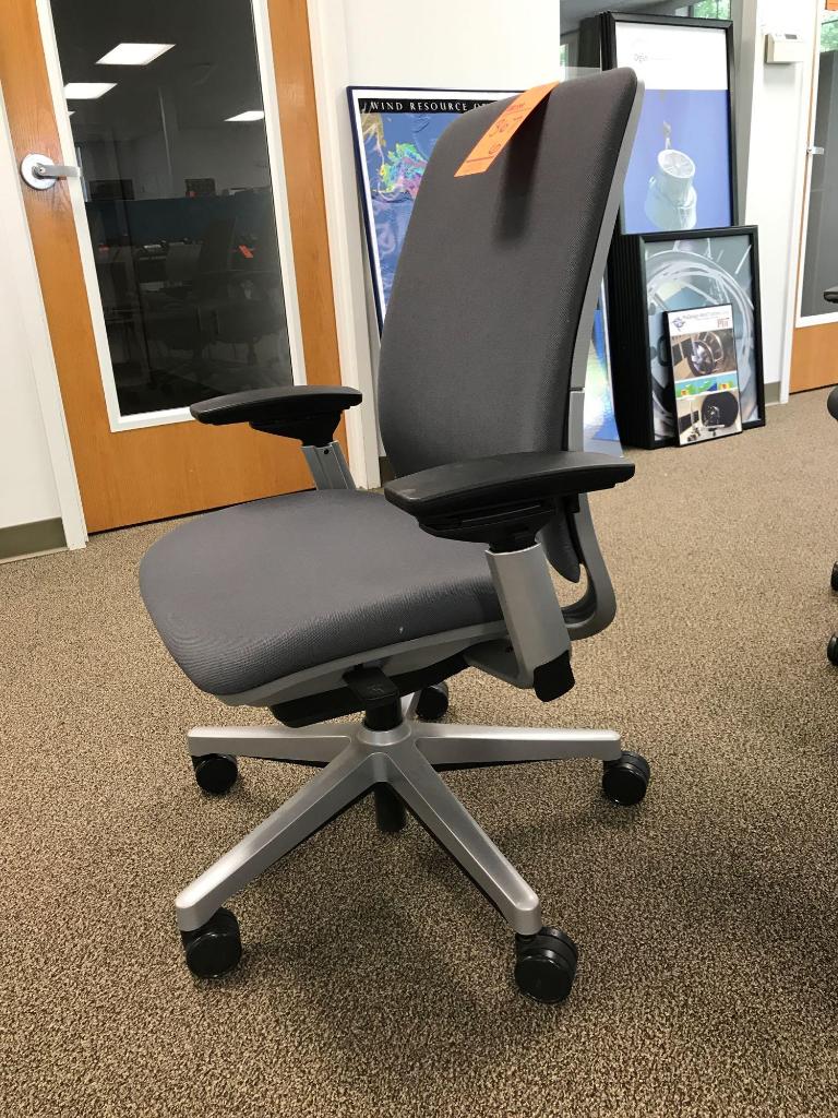 Lot of (6) Steelcase Amia Model 4821410 chairs. 4Way Adjustable
