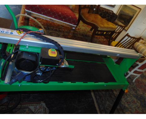 A Zipper electric tile cutter