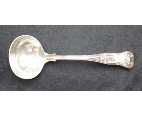 George VI silver kings pattern sauce ladle marked London 1939 Carrington &amp; Co. Approx length 15.5cm, weight 85 grams