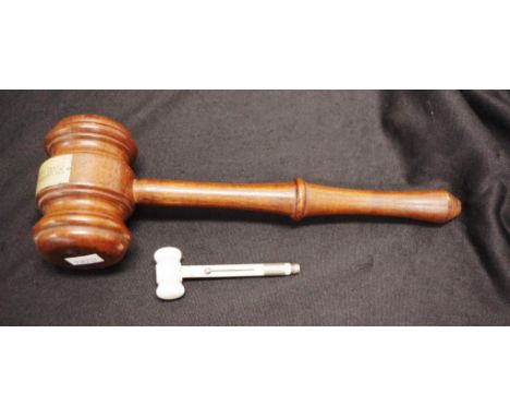 Judge's turned wood gavel with applied brass plaque marked for 'Judge Baker H. Melone,' (USA 1903-1967), (height 27cm approx)