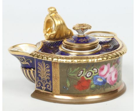 A Worcester Flight, Barr & Barr inkwell with liner and cover. With gardoon moulding, gilded over a cobalt blue ground and ena