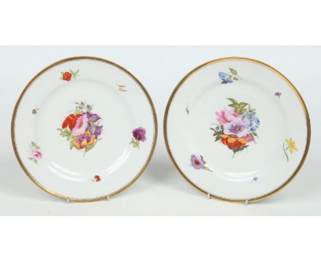 A pair of Worcester Barr, Flight & Barr plates by William Billingsley. Each with a central bouquet and further scattered spri