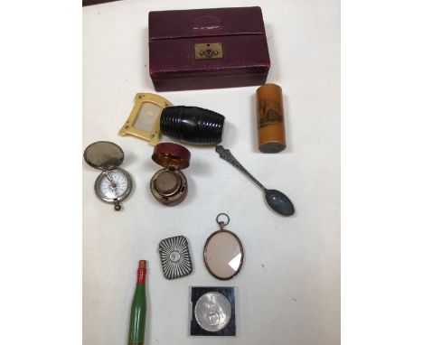 Collectible items including a travelling ink well, a compass, a Vesta case, a Mauchline ware tube, jewellery box and others 