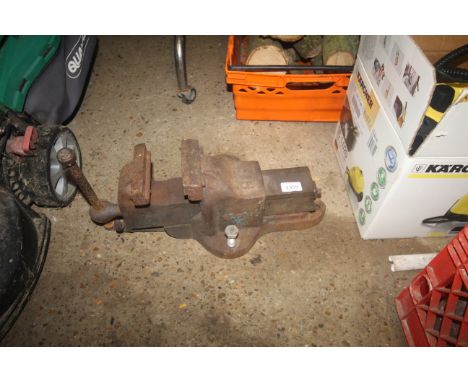 A Record No.84 4 &frac12;" bench vice