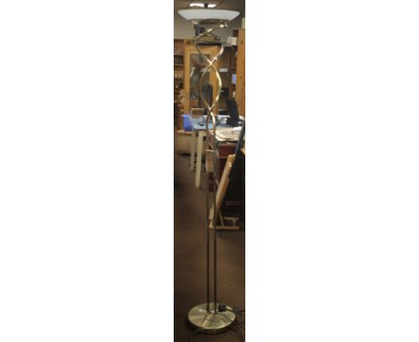 A MODERN STANDARD LAMP A/F TOGETHER WITH A WOODEN BIRD, H 187 CM