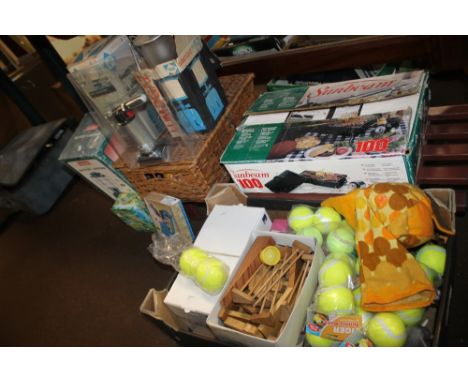 A QUANTITY OF SUNDRIES TO INCLUDE TENNIS BALLS, CAMPING STOVE, A CAMPING LANTERN ETC.