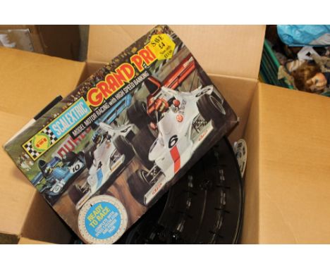 A BOX OF SCALEXTRIC 