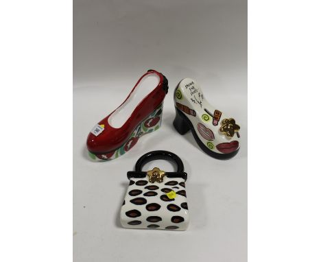 TWO NOVELTY CERAMIC SHOE SHAPED MONEY BANKS TOGETHER WITH A PURSE SHAPED WALL POCKET (3)