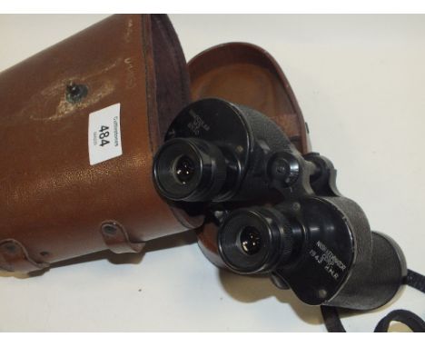 A CASED SET OF VINTAGE NASH KELVINATOR CORP 1943 HMR BINOCULARS