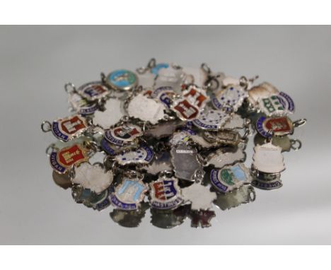 A COLLECTION OF SILVER AND ENAMEL WORLD BRACELET CHARMS ETC. APPROX WEIGHT - 65G