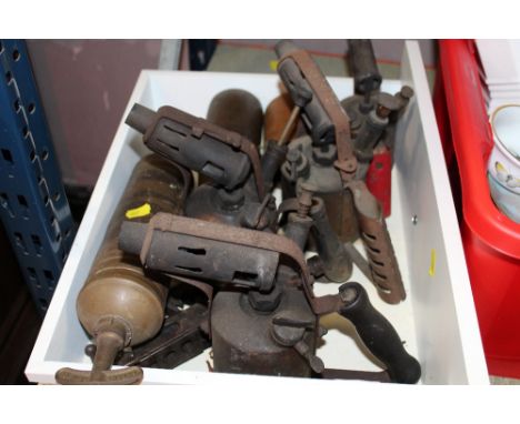 A COLLECTION IF VINTAGE BLOW LAMPS, FIRE EXTINGUISHER ETC. 