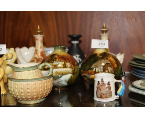 A COLLECTION OF CERAMICS TO INCLUDE LIMOGES, ROYAL WORCESTER ETC