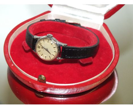 A VINTAGE LADIES OMEGA WRISTWATCH ON LEATHER STRAP WITH ORIGINAL BOX 