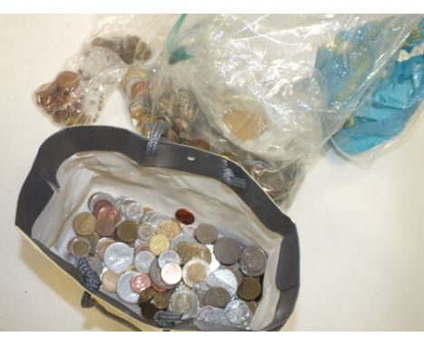 A QUANTITY OF ASSORTED VINTAGE COINS AND BANK NOTES ETC. 