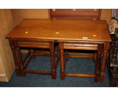 A VINTAGE SET OF OAK NEST OF TABLES W-980 CM