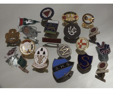 A BAG OF VINTAGE BADGES 