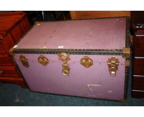 A VINTAGE METAL TRAVELLING TRUNK W- 92 CM