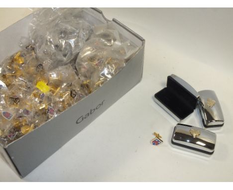 A LARGE QUANTITY OF NEW / MODERN CUFFLINKS