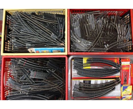 Model Railway: A large collection of assorted OO Gauge track including a small quantity boxed, but mostly unboxed. Appears in