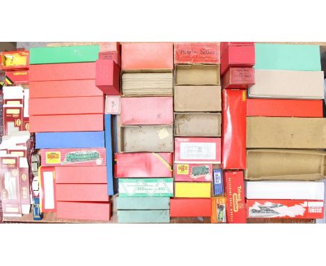 Model Railway: A collection of assorted empty boxes to include O and OO Gauge examples such as Hornby and Hornby Dublo, Airfi