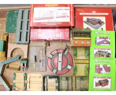 Model Railway: A collection of assorted model railway to include: Metcalfe card kits, signal box, Grand Suspension Bridge and
