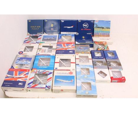 Diecast: A collection of twenty-nine assorted diecast model aircraft, including Gemini Jets, StarJets, Herpa and others. Appe