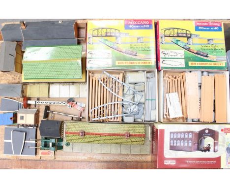 Model Railway: A collection of assorted model railway items to include: two boxed Meccano Hornby building sets, boxed Days Go
