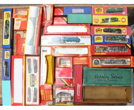 Model Railway: A collection of assorted empty Hornby OO and O Gauge boxes to include: O Gauge Caerphilly Castle box, various 