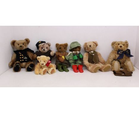 Bears: A collection of assorted plush bears including Steiff examples, generally good condition, some showing signs of love. 