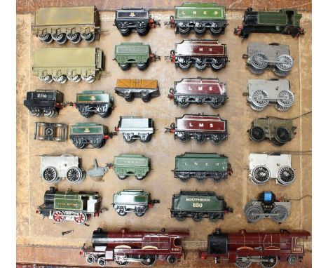 Model Railway: A collection of assorted O Gauge locomotive parts, tenders and motors to include: two Royal Scot locomotives, 