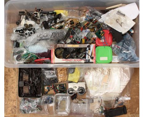 Model Railway: A collection of assorted model railway parts and accessories, OO and O gauge interest, together with an assort
