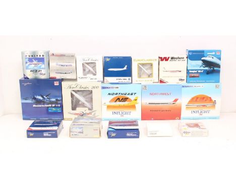 Diecast: A collection of seventeen assorted boxed model aircraft to include: Hobbymaster, Gemini, Douglas, Inflight and other
