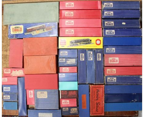 Model Railway: A collection of assorted empty Hornby OO and O Gauge boxes to include: O Gauge No.50 locomotive box, various H