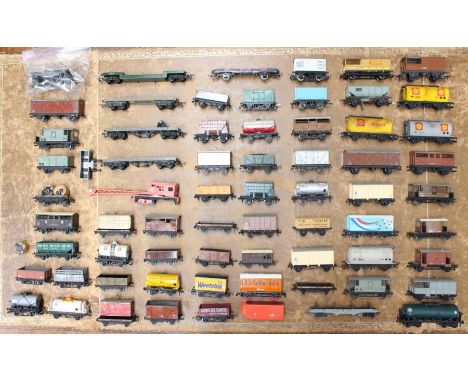 OO Gauge: A collection of over 60 various OO Gauge, unboxed rolling stock wagons, including Hornby Dublo, Tri-ang and Lima ex