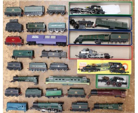 Model Railway: A collection of assorted spare OO gauge parts including various tenders, locomotive bodies and parts. Conditio