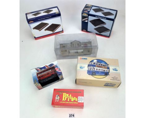 3 boxed buses - Corgi, Oxford &amp; Britbus, boxed Bachman Straight Platforms, Bachmann Platform Ramps, Railway building