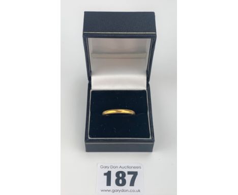 22k gold wedding band, size R, w: 7 gms