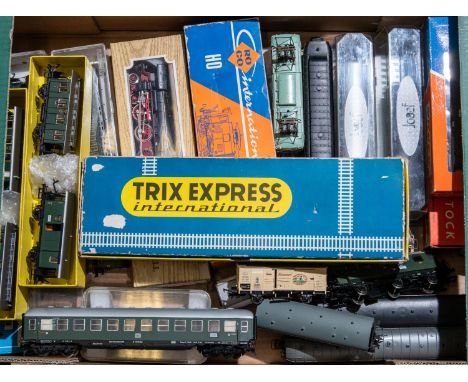 A quantity of HO gauge Continental outline railway by RoCo, Marklin, Fleischmann, Jouef, etc. Including; an early Marklin tin