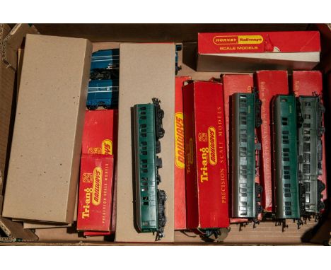 17x Tri-ang OO gauge railway items. Including 7x locomotives; a BR Britannia Class 4-6-2, 70000. An LMS streamlined Coronatio