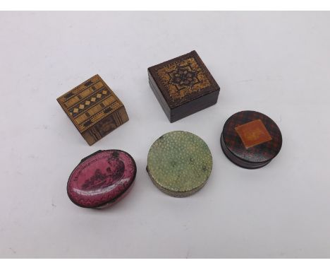 A Mixed Lot comprising: small Tartan Ware Lidded Container in the MacDonald pattern, a small Bilston type enamel Pill Box (A/